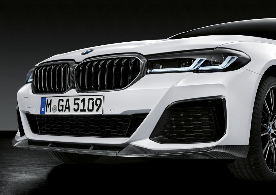  BMW 540i M Performance Accessories (G30) 2020 года  (фото 2 из 29)